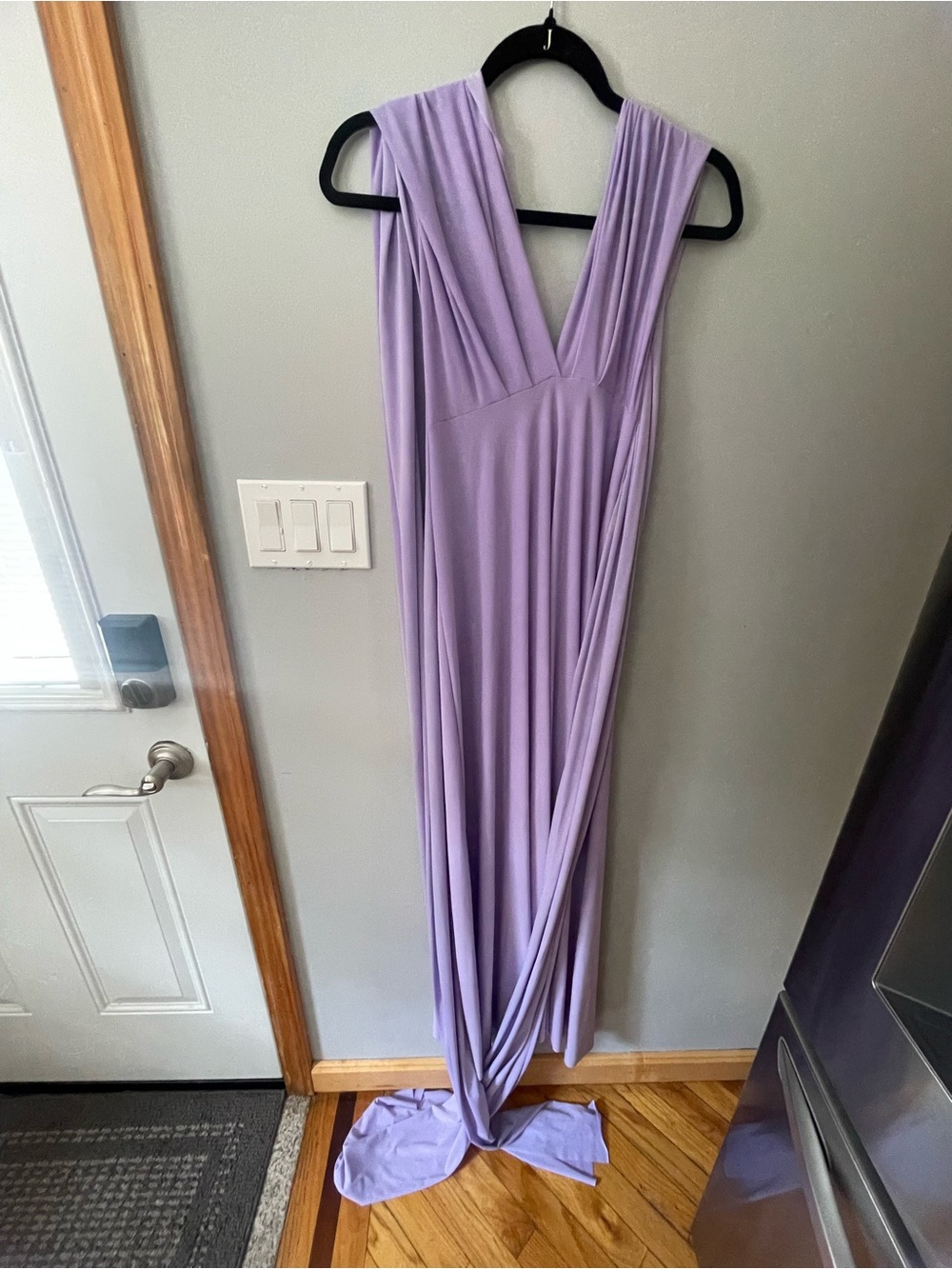 Von Vonni Lilac V-Neck Sleeveless Maxi Gown